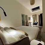 Central, Quiet And Strategic Apartment